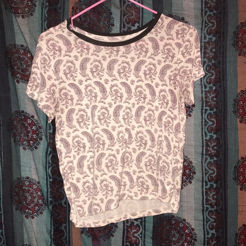 White T-shirt with paisley designs